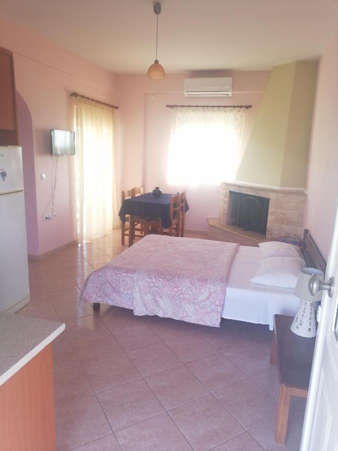Mina Apartments Zacharo Esterno foto