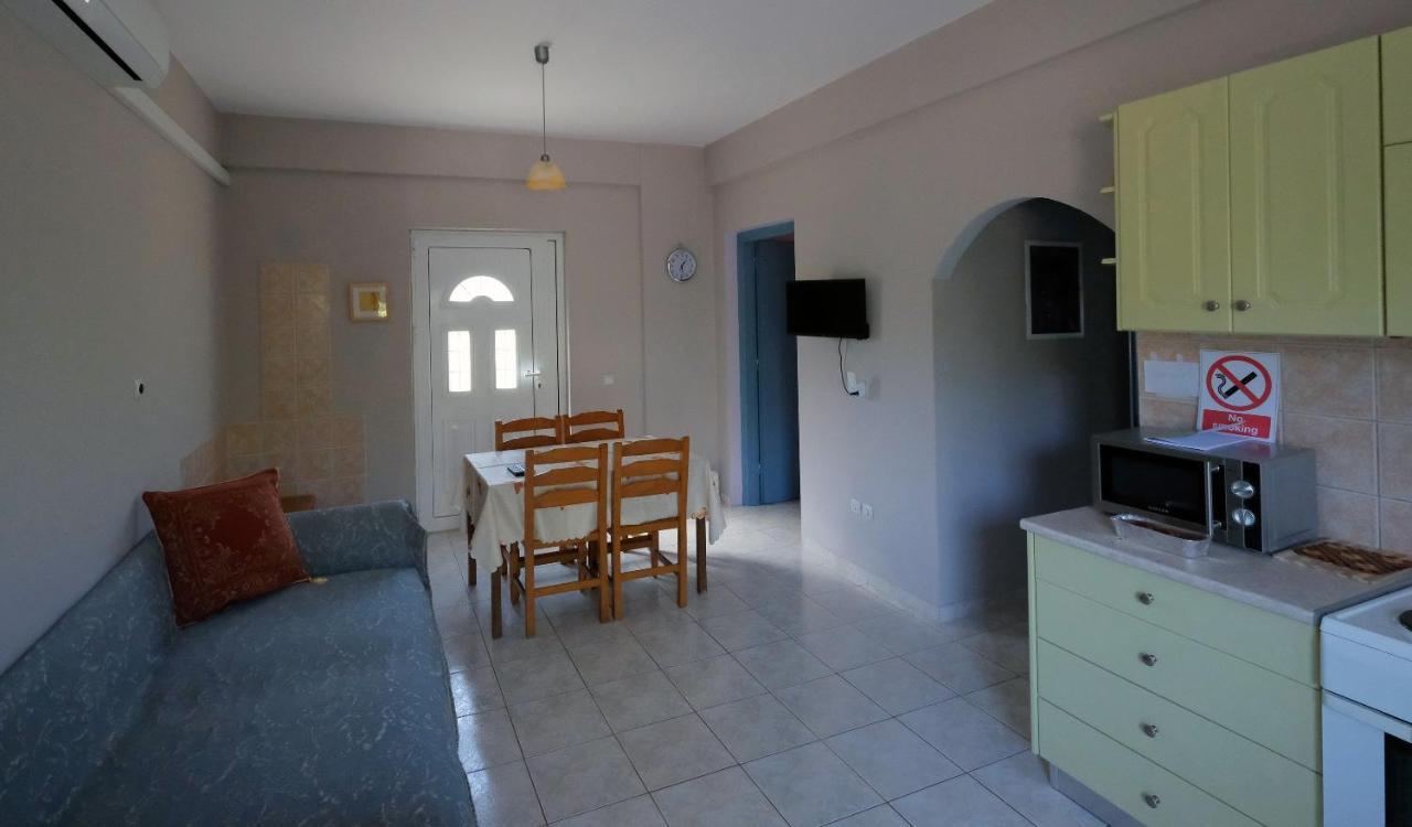 Mina Apartments Zacharo Esterno foto